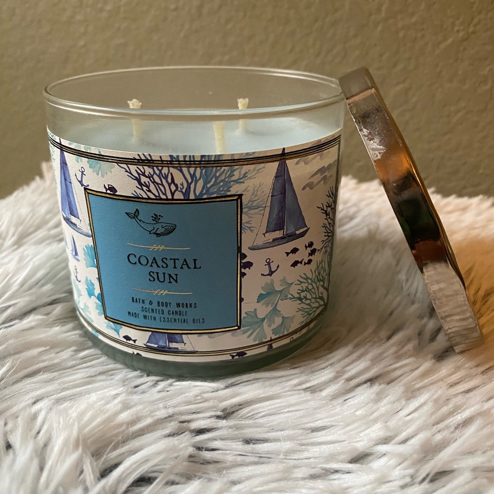 Bath and body works candle - Coastal Sun